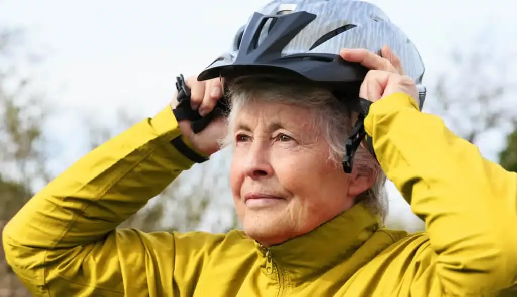 An-elderly-woman-putting-on-a-helmet-1024x589.jpg
