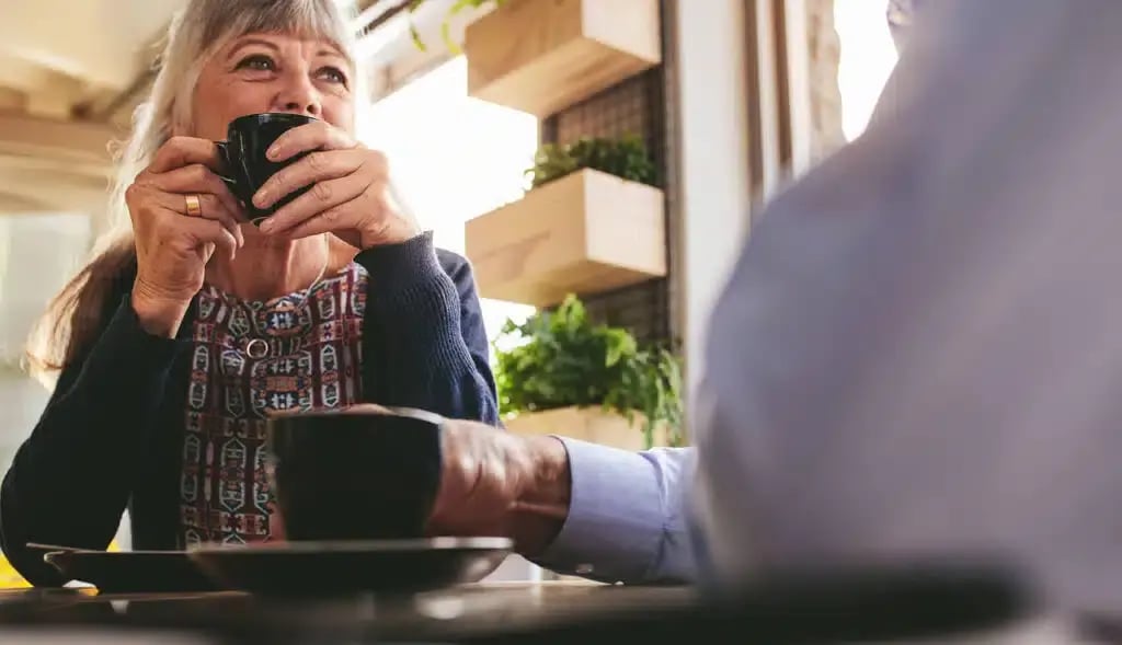 People-talking-about-BrainCheck-in-a-cafe